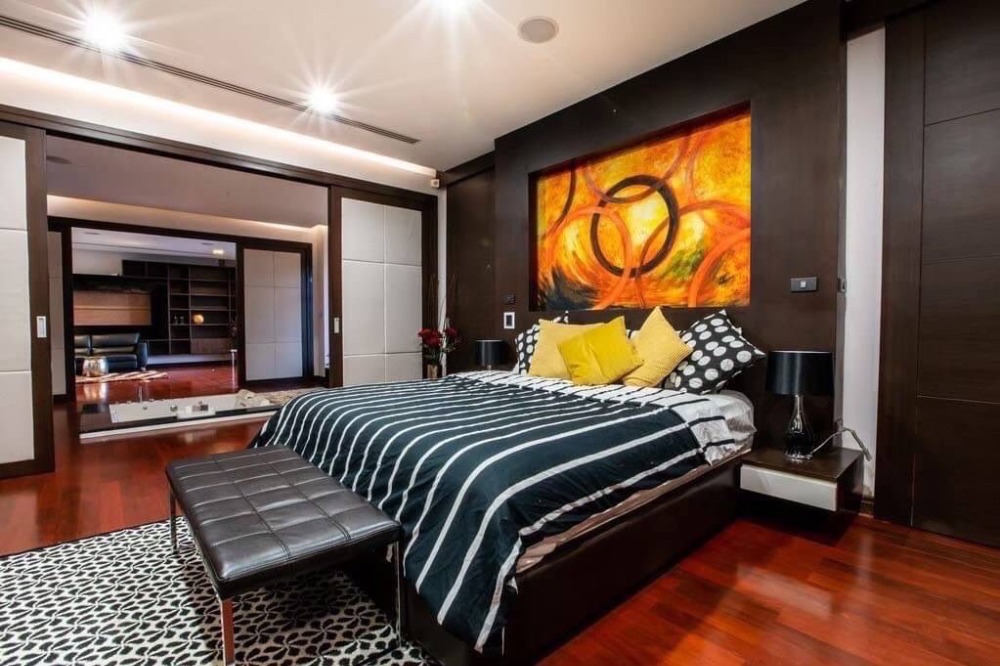 ● บ้านโมเดิร์นสุดหรู ● ย่านเอกมัย-ทองหล่อ | 3 ชั้น 170.00 ตร.ว. | 5 ห้องนอน มีลิฟท์ส่วนตัว | ใกล้ โรงพยาบาลสมิติเวช สุขุมวิท., Theater of Dream Warriors Ice Arena – รูปที่ 3