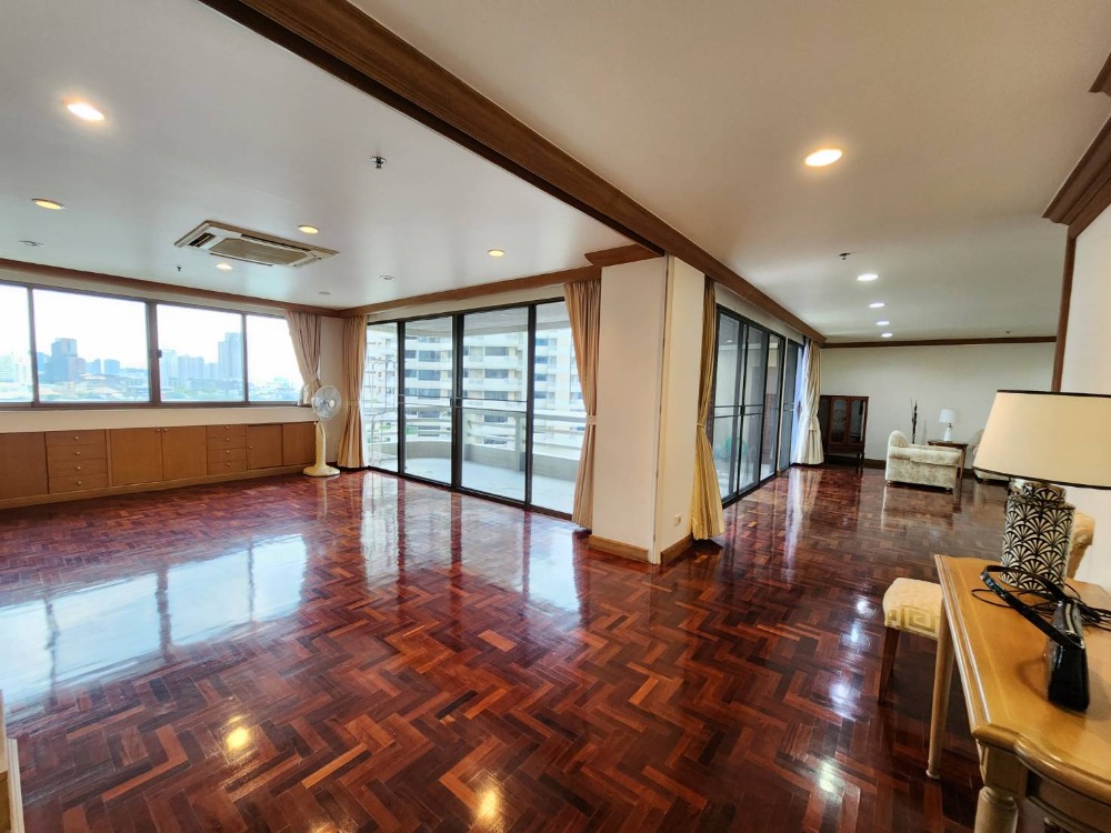 URGENT Sell - 4 Bed 320 Sqm (35.5 MB Negotiable) Pet Friendly @BTS Prompong – รูปที่ 3