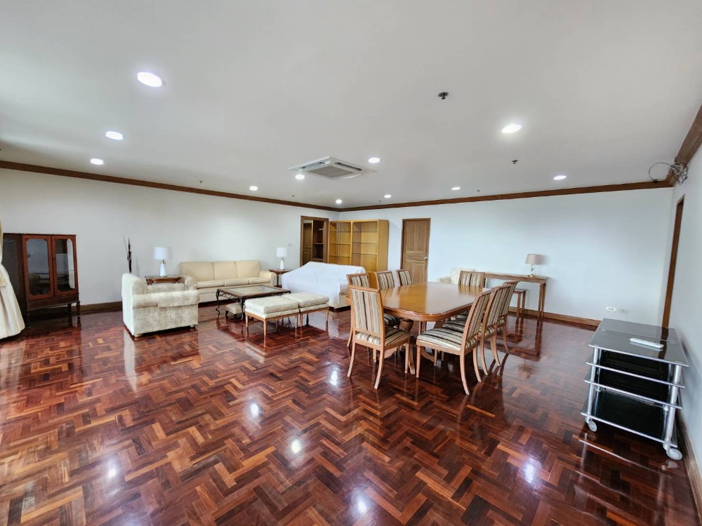 URGENT Sell - 4 Bed 320 Sqm (35.5 MB Negotiable) Pet Friendly @BTS Prompong