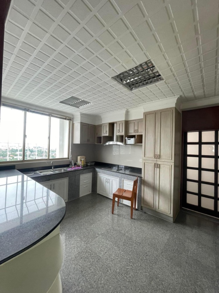● Spacious Area ● 353.89 sqm, fully furnished | 6 bedrooms, 6 bathrooms | Condo near Lotus Phatthanakarn 8 mins, The Nine Center Rama 9 10 mins