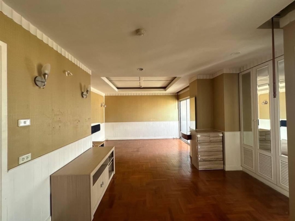 ● High Floor ● Floor 20+, 231.67 sq.m. | 4 Bedrooms, 4 Bathrooms | Near BTS National Stadium 2 mins, Siam Discovery 6 mins