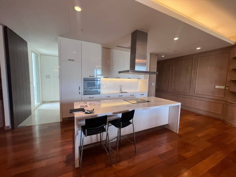 ♦ Penthouse ♦ ชั้น 25+ วิวสวนลุมและเมือง | 4 ห้องนอน 299 ตร.ม. | ใกล้ สวนลุมพินี 1 นาที, เวลา สินธร วิลเลจ 3 นาที, MRT สถานีสีลม 3 นาที – รูปที่ 3