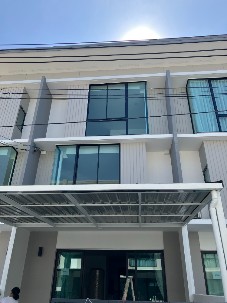 ์Pruksa Ville 76 New Town home ! fully furnished ready to move in 3 floor 4 Bed 3 bath 2 parking lot