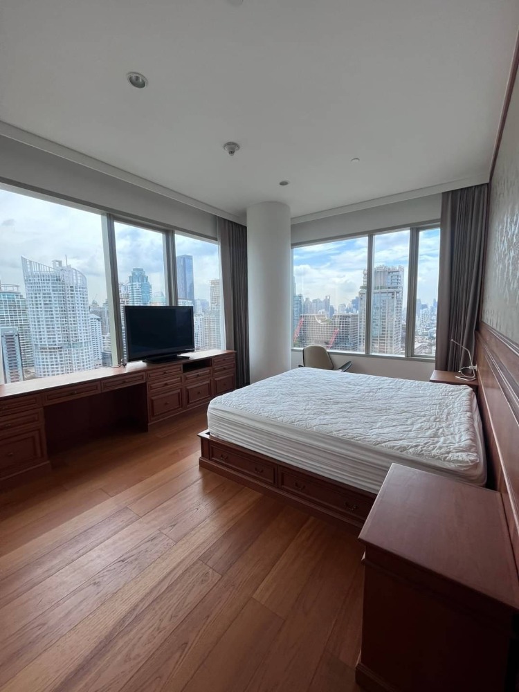• Penthouse • ชั้น 25+ วิวเมือง | 3 ห้องนอน 162.37 ตร.ม. | ใกล้ สวนลุมพินี 1 นาที, เวลา สินธร วิลเลจ 3 นาที, MRT สถานีสีลม 3 นาที