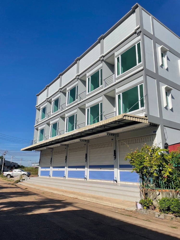 3-story shophouse for sale in Nakhon Phanom city center, near Tesco lotus. 3-story shophouse for sale in Nakhon Phanom city center, near Tesco lotus.
