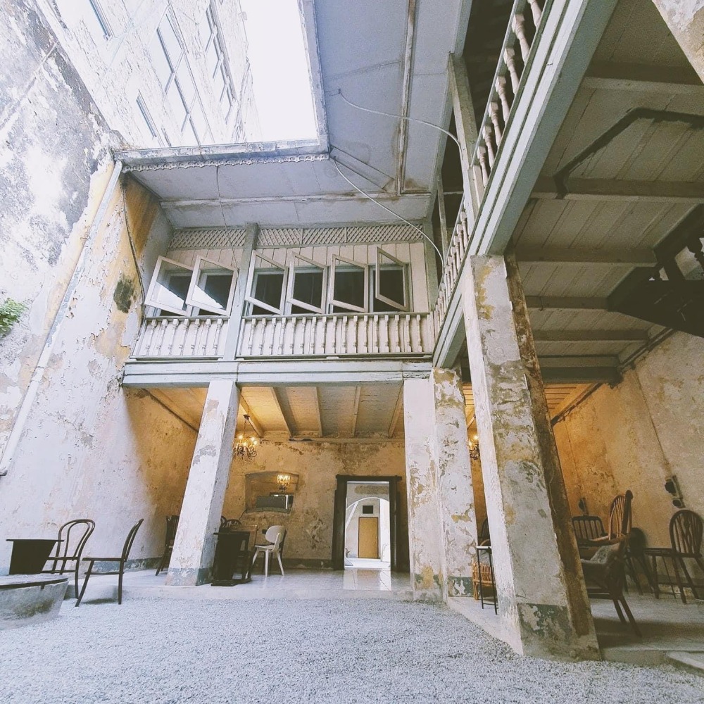 For Rent: Ancient Chinese House, 200 Years Old, Near Yaowarat, Near River City Shopping Mall For Rent: Ancient Chinese House, 200 Years Old, Near Yaowarat, Near River City Shopping Mall