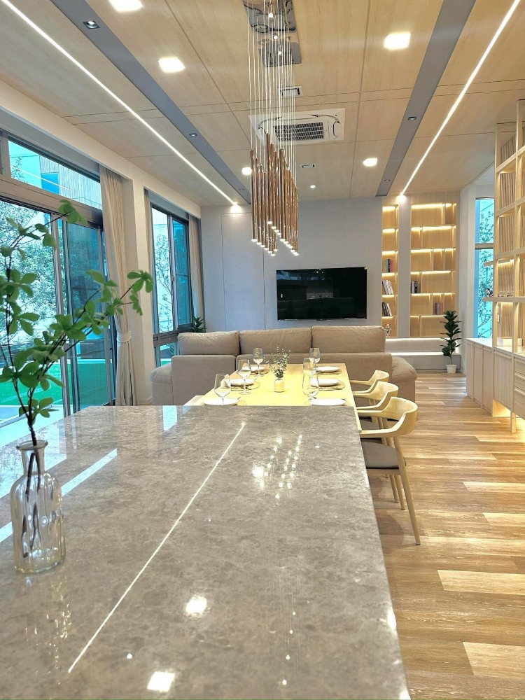 ♦ Modern Japanese ♦ บ้านเดี่ยว 3 ชั้น 3 ห้องนอน | 77.00 ตร.ว. 324.00 ตร.ม. | ใกล้ สนามกอล์ฟ Unico Grande 1 นาที, โรงเรียนนานาชาติเวลลิงตัน 2 นาที, มาร์เก็ตเพลส กรุงเทพกรีฑา 6 นาที – รูปที่ 2