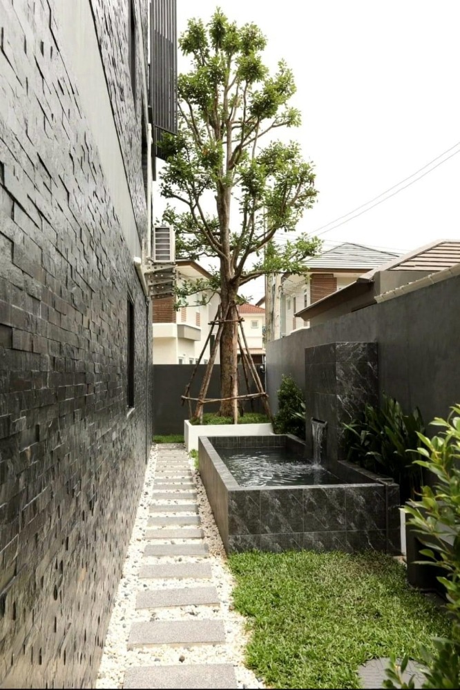 ♦ Modern City ♦ คฤหาสน์หรู 4 ชั้น 6 ห้องนอน | 103.30 ตร.ว. 1,200.00 ตร.ม. | ใกล้ โรงพยาบาลสมิติเวชศรีนครินทร์  9 นาที, ซีคอนสแควร์  10 นาที