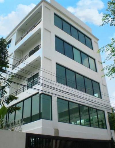 Office for sale and rent + with warehouse, Lat Phrao 71 (near Ekamai-Ramindra Expressway) 235 sq m, 1400 sq m, wide area, can park 20 cars inside.