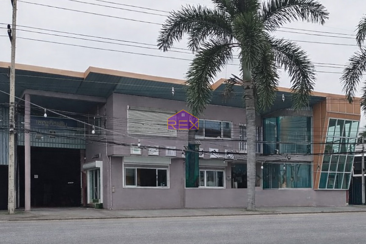 Showroom + office + warehouse for sale, next to Phetkasem Road. In the center of Ratchaburi province