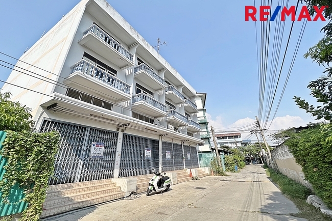 Commercial building for sale, Soi Thonburi Court 23 (Kamnan Maen 23), Soi opposite Casa City Kanlapaphruek-Sathorn, 53 sq m., only 8 million. Commercial building for sale, Soi Thonburi Court 23 (Kamnan Maen 23), Soi opposite Casa City Kanlapaphruek-Sathorn, 53 sq m., only 8 million.