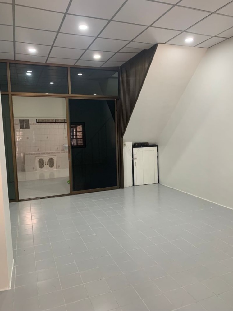 ขายถูกมาก ทฮ.2ชั้น เนื้อที่ 17 ตร.วา หมู่บ้านรามอินทราวิลเลจ 2 ซ.เจริญพัฒนา 6  บ้านมี 2ห้องนอน 2ห้องน้ำ – รูปที่ 4