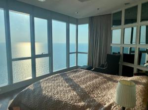 For sale The Palm wongamat beach front 144 Sq.m direct sunset  (S03-0866)