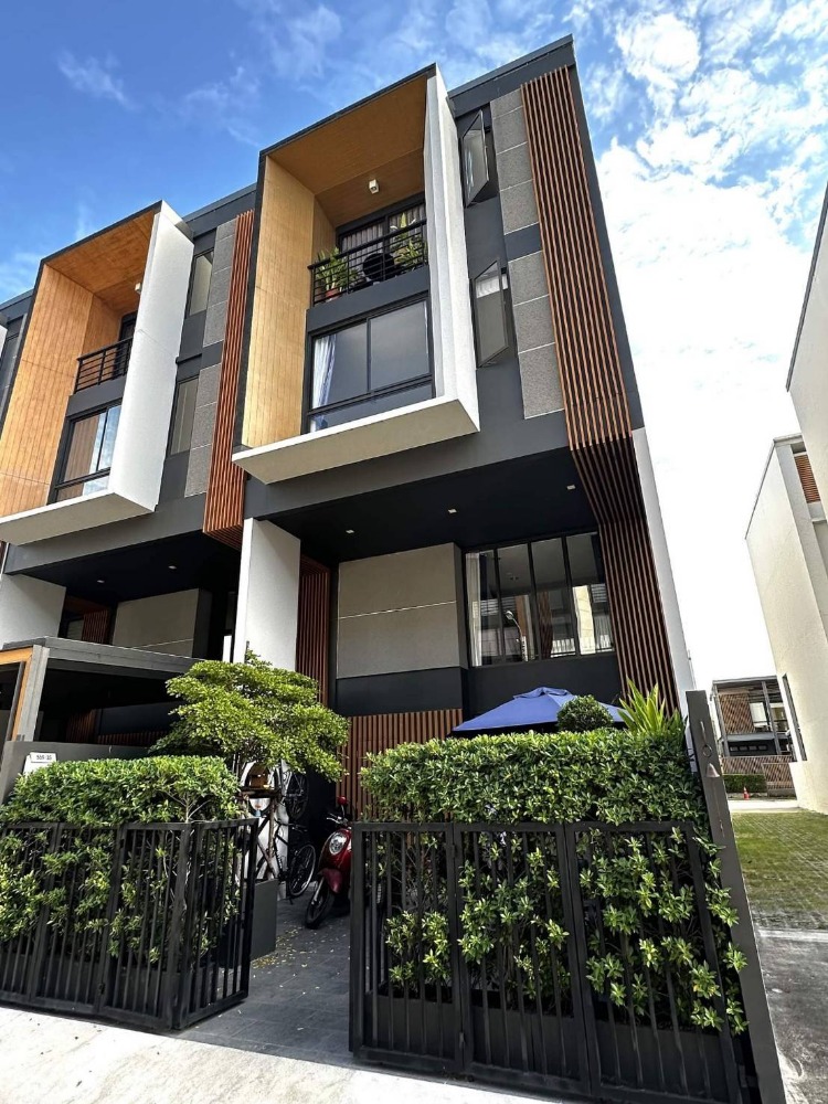 Moo Baan Shizen on Pattanakarn 32 : Fully furnished / Near BTS On Nut. Moo Baan Shizen on Pattanakarn 32 : Fully furnished / Near BTS On Nut.