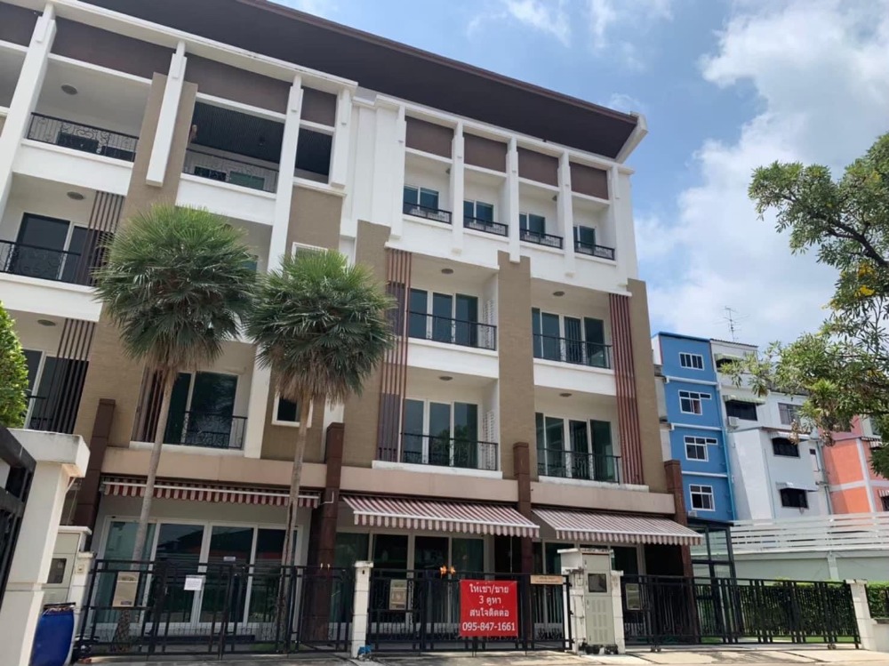 Home office with 4 floors. Located within the townhome community on Rama 3 - Suk Sawat. Adjacent to the MRT Purple Line