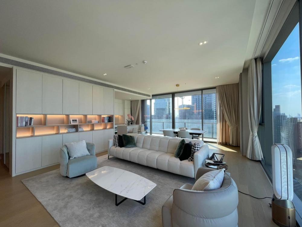 Rental : Penhouse At The Strand Thonglor , 3 Bed 3 Bath , 2 Kitchen Room , 2 Balcony , 1 Maid's Room , 186 Sq.m , 29th Floor , 2 Parking **Unblocked view**