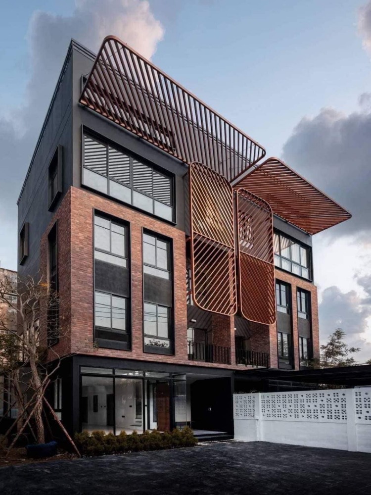 ♦ Unfurnished ♦ 3-Story Twin House, 3 Bedrooms, 3 Parking Spaces | 37.00 sq.w. 280.00 sq.m. | Near City Avenue Nawamin 3 mins, Paolo Kaset Hospital 7 mins, Kasetsart University 9 mins