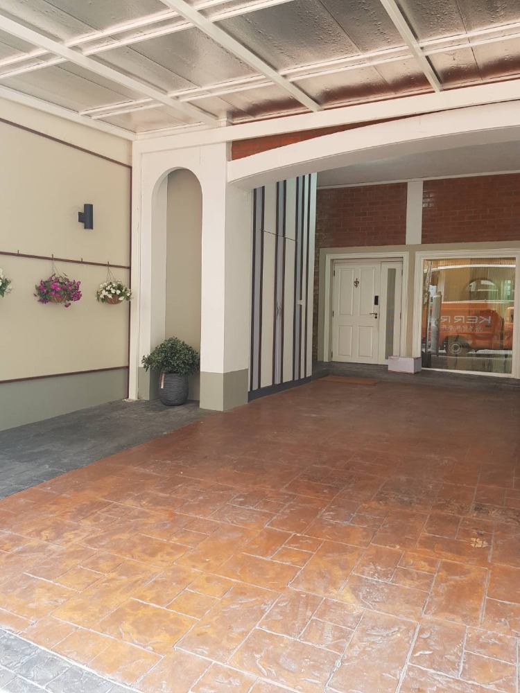 House for sale, very beautiful townhouse, 5 floors, Soi Yen Akat, area 46.7 square wah, price 38 million baht. House for sale, very beautiful townhouse, 5 floors, Soi Yen Akat, area 46.7 square wah, price 38 million baht.