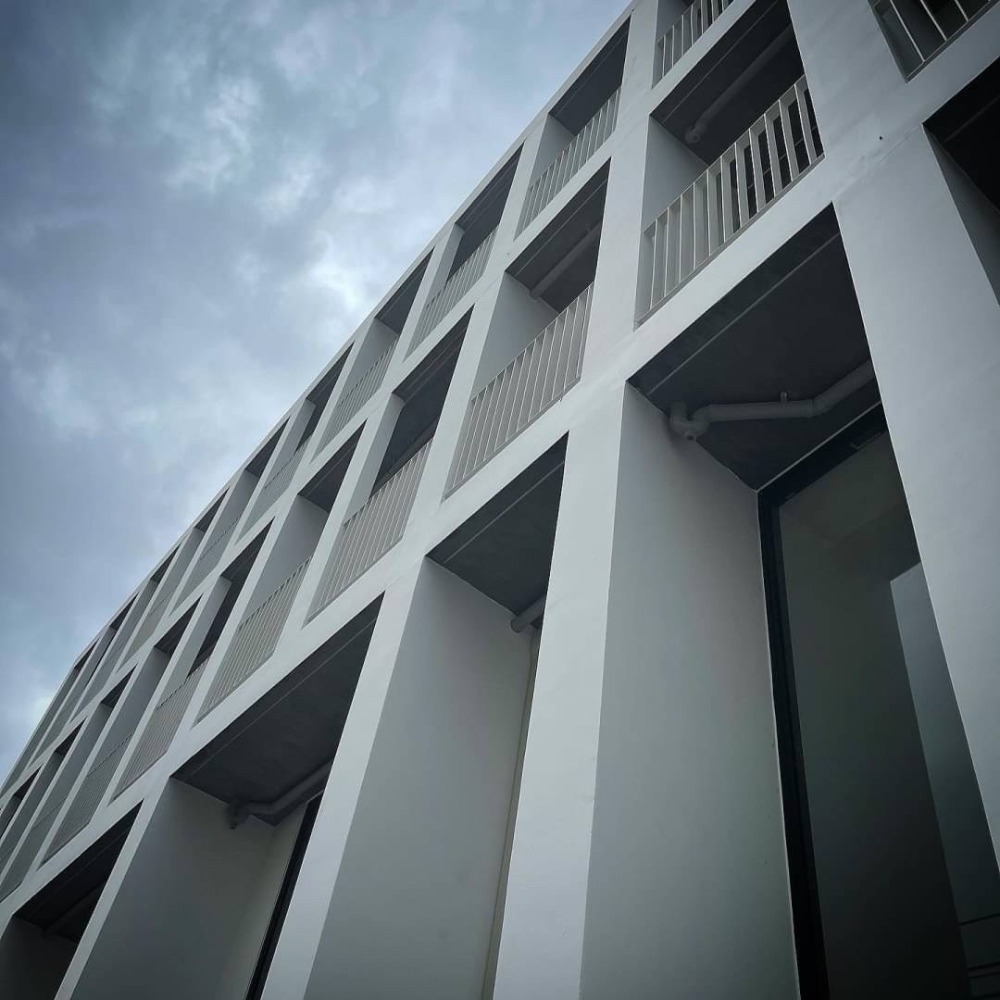 New 3 storey Hotel with Rooftop in Soi Ratchada Phisek 3 | 26 Rooms | 119 sq.w. 26 rooms | Near Chinese Embassy. New 3 storey Hotel with Rooftop in Soi Ratchada Phisek 3 | 26 Rooms | 119 sq.w. 26 rooms | Near Chinese Embassy.