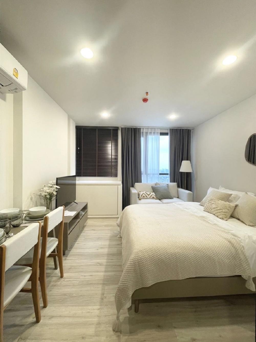Condo for rent XT Huaikwang, complete furniture and electrical appliances. There are many rooms, very beautiful rooms.