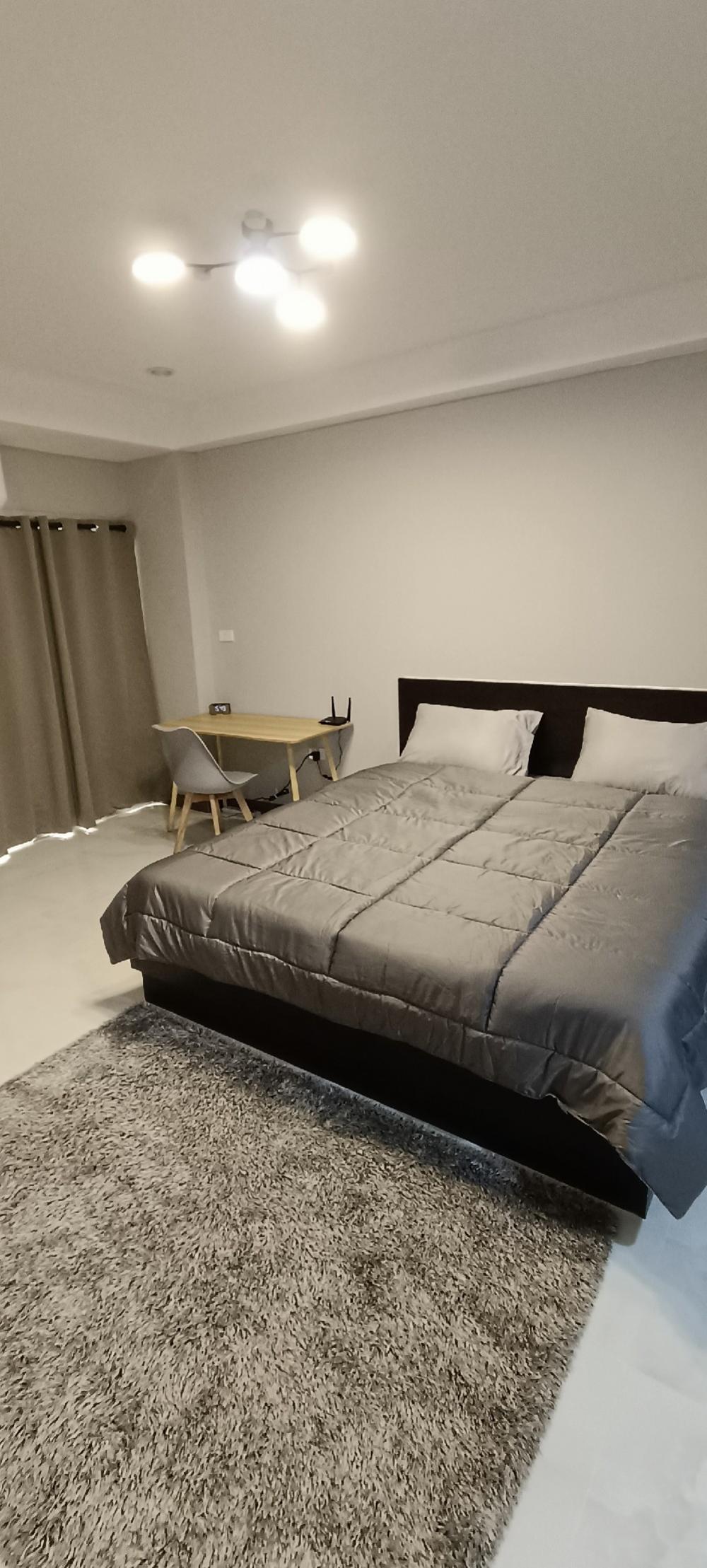 Condo in a good location, convenient for work areas and the Purple Line.