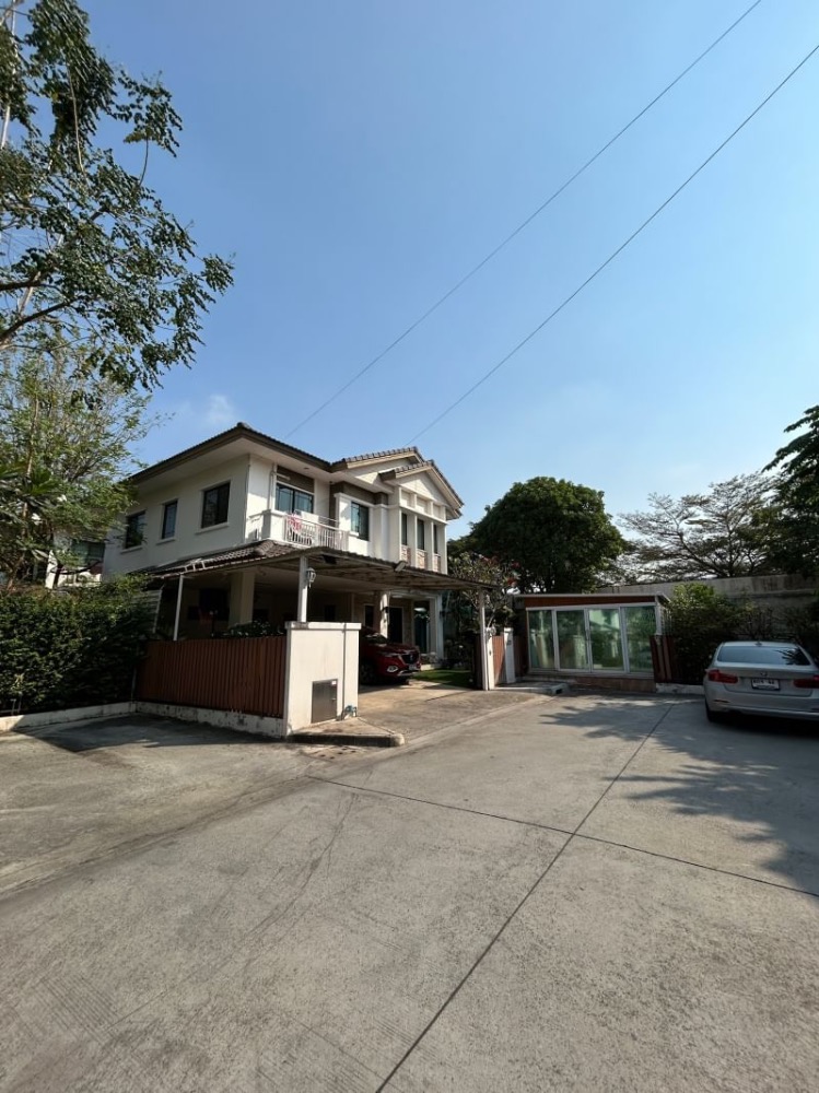 Single house for sale, Manthana Lake Watcharapol Phase 1, alley next to garden and lake. Beautiful plot, private corner, 3 bedrooms, 3 bathrooms. Single house for sale, Manthana Lake Watcharapol Phase 1, alley next to garden and lake. Beautiful plot, private corner, 3 bedrooms, 3 bathrooms.