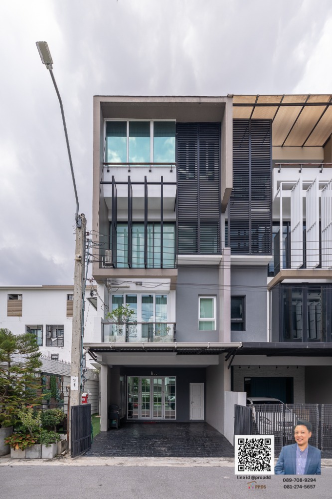 Townhome for Sale in Sukhumvit 50 Gated Community 800 m to BTS On Nut 