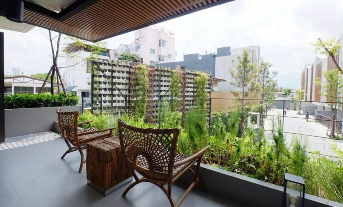 ♦ Spacious Area ♦ บ้านเดี่ยว 5 ชั้น 50 ตร.ว. 500 ตร.ม. | 4 ห้องนอน 4 ที่จอดรถ | ใกล้ รพ.สุขุมวิท 5 นาที, เมเจอร์ เอกมัย 6 นาที – รูปที่ 3
