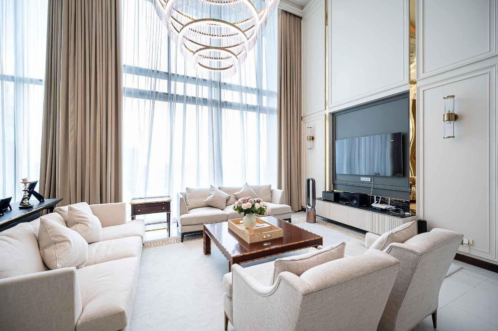 ♦ Spacious ♦ Duplex Penthouse ชั้น 35+ 350.00 ตร.ม. | 4 ห้องนอน ตกแต่งครบ | คอนโดติด BTS นานา, โคเรียนทาวน์ อาคาร สุขุมวิทพลาซ่า 1 นาที, เซ็นทรัล เอ็มบาสซี 3 นาที, เทอร์มินอล 21 4 นาที – รูปที่ 2