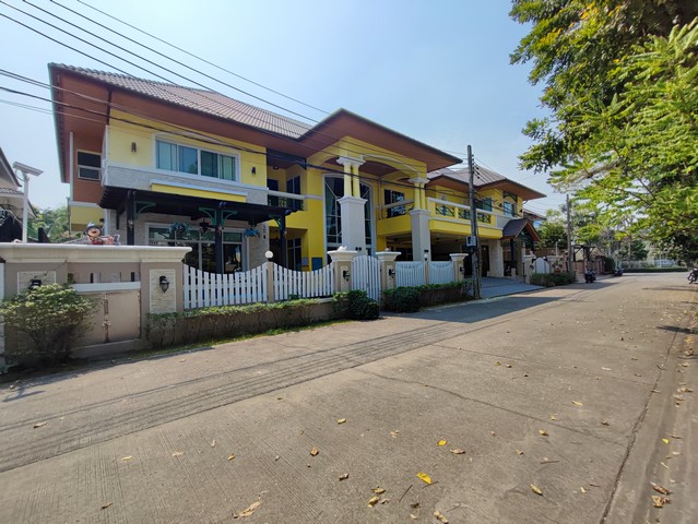 Single house for sale, Lat Phrao, 34.9 million, Areeya Busaba, extra large house, 132 sq m, 850 sq m, decorated with beautiful built-ins.