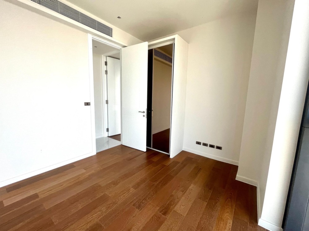 ● Unfurnished ● 20+ Floor 137.00 sq.m. | 3 Beds, Panoramic Chao Phraya river view | Pet Friendly, Near Terminal 21 Rama 3 2 mins, HomePro Rama 3 2 mins.