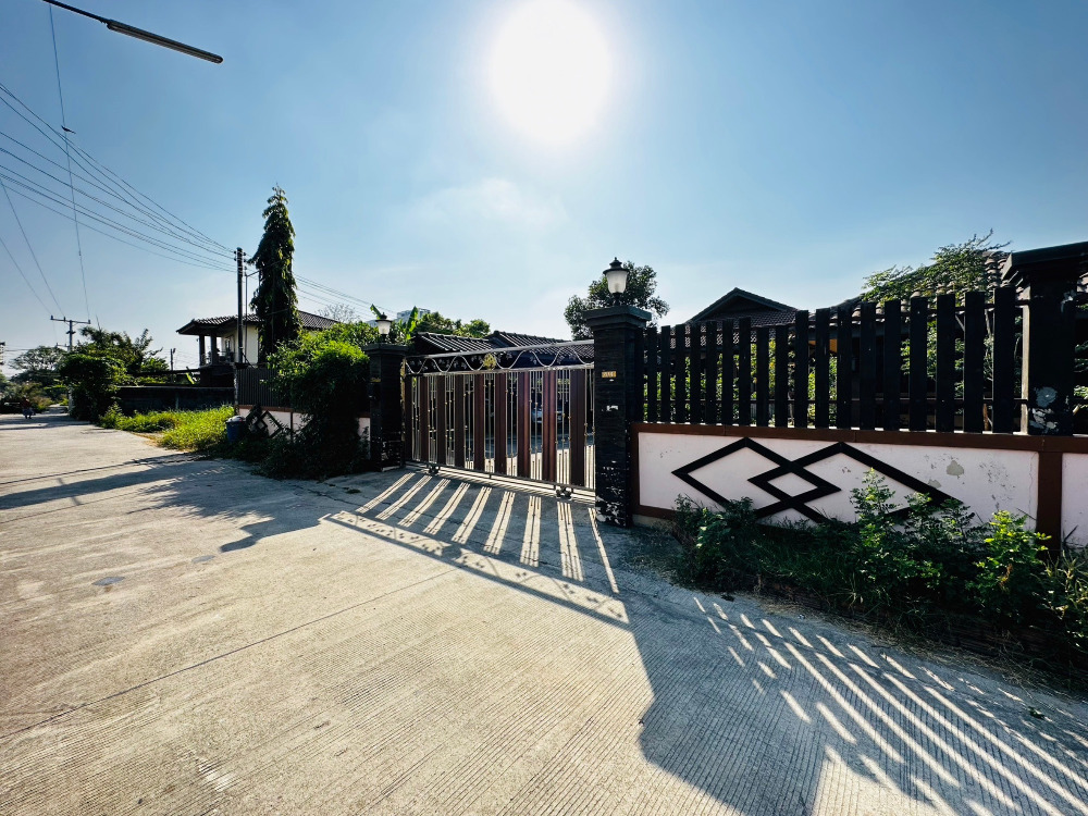 Very cheap!! Beautiful land for sale, 1-2-97 rai, plus 5 houses, Soi Peer Non, Lam Luk Ka Road (near the Green Line BTS) Very cheap!! Beautiful land for sale, 1-2-97 rai, plus 5 houses, Soi Peer Non, Lam Luk Ka Road (near the Green Line BTS)