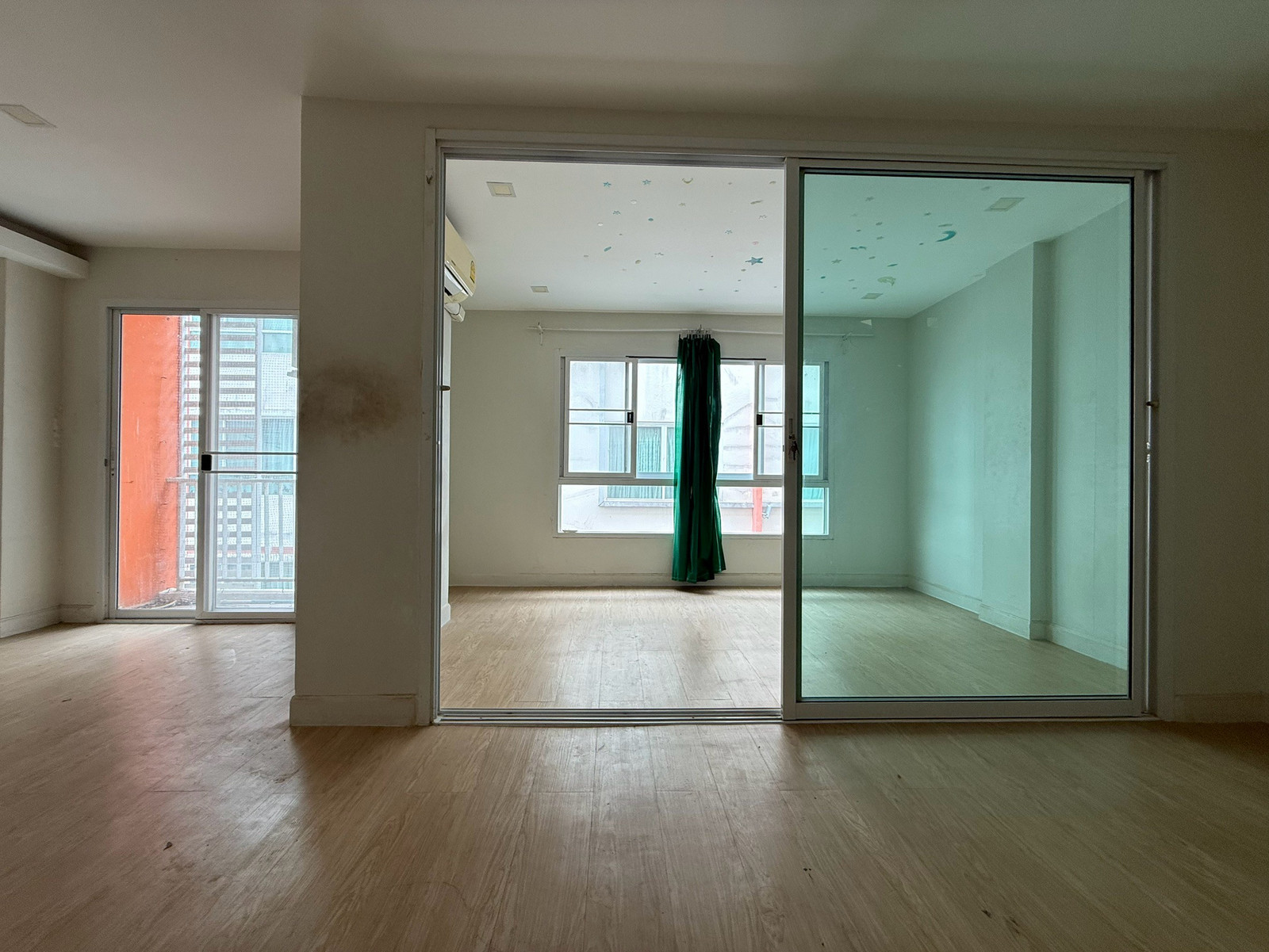 Modern Condo Kamnanmaen 3 !!Direct deal from 