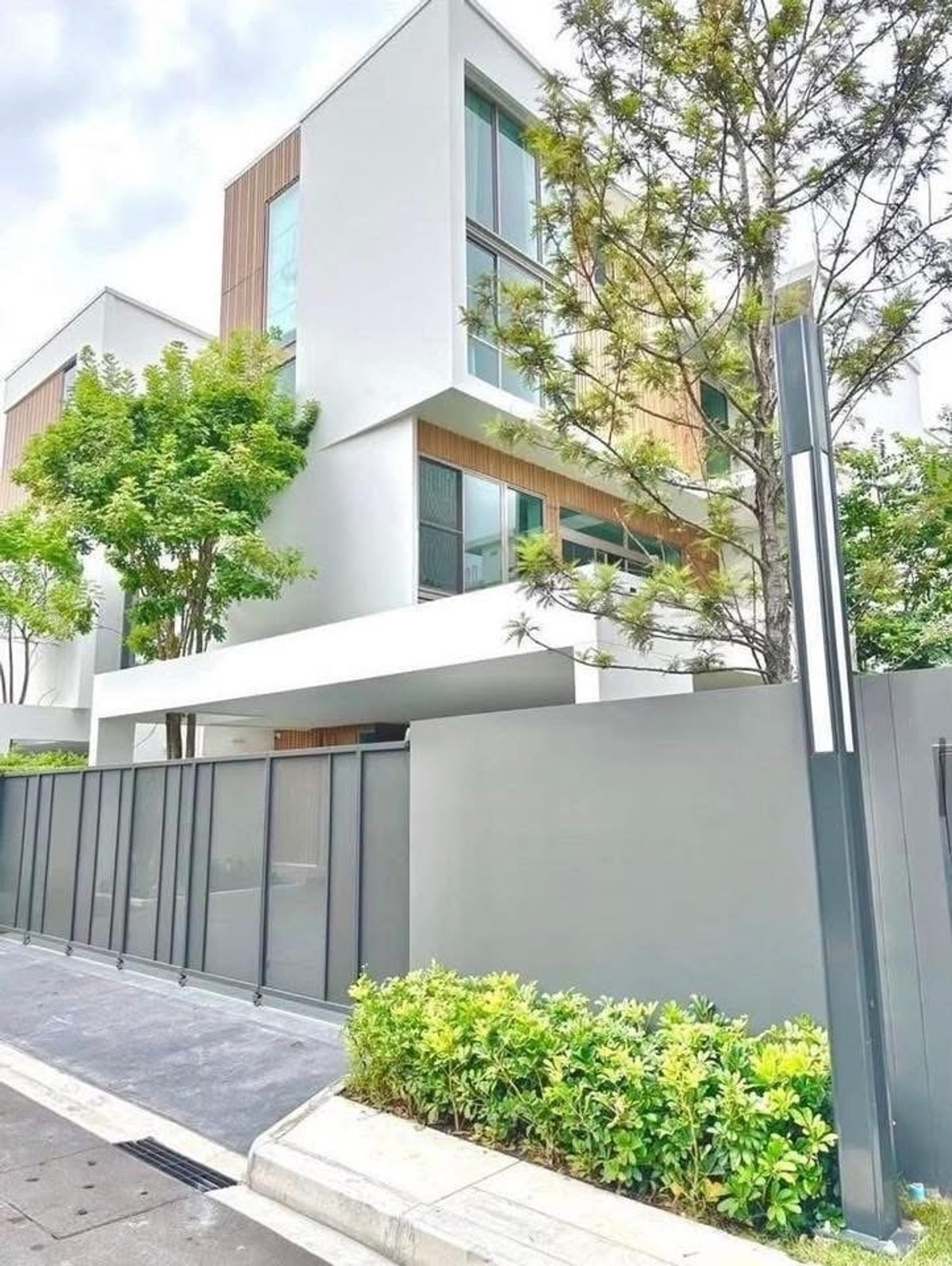 ให้เช่าด่วน !!! หมู่บ้าน VIVE พระราม 9 บ้านเดี่ยว 3 ชั้น  ราคา 160,000 บาท/เดือน  – รูปที่ 2