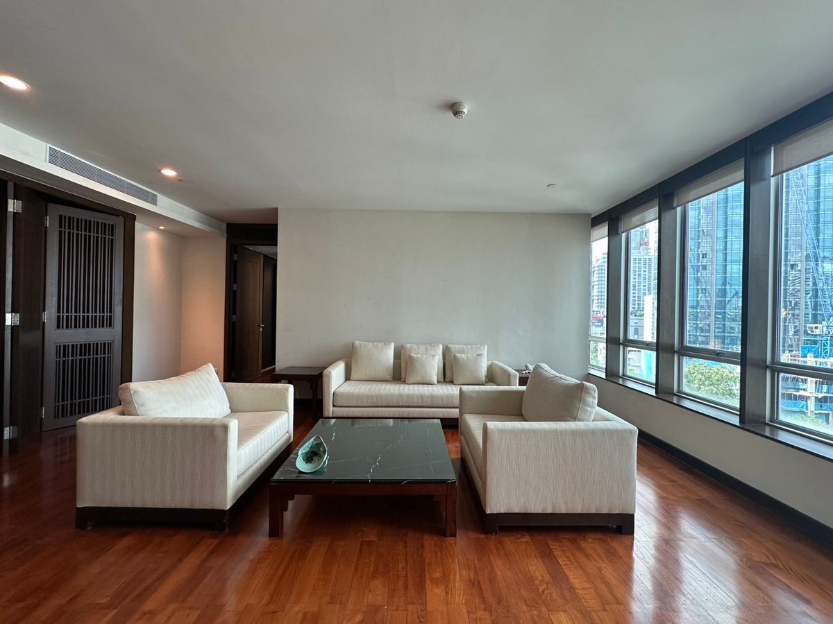 Condo for rent near BTS Thonglor, 3 bedrooms, fully furnished, ready to move in, high floor, city view, near international school