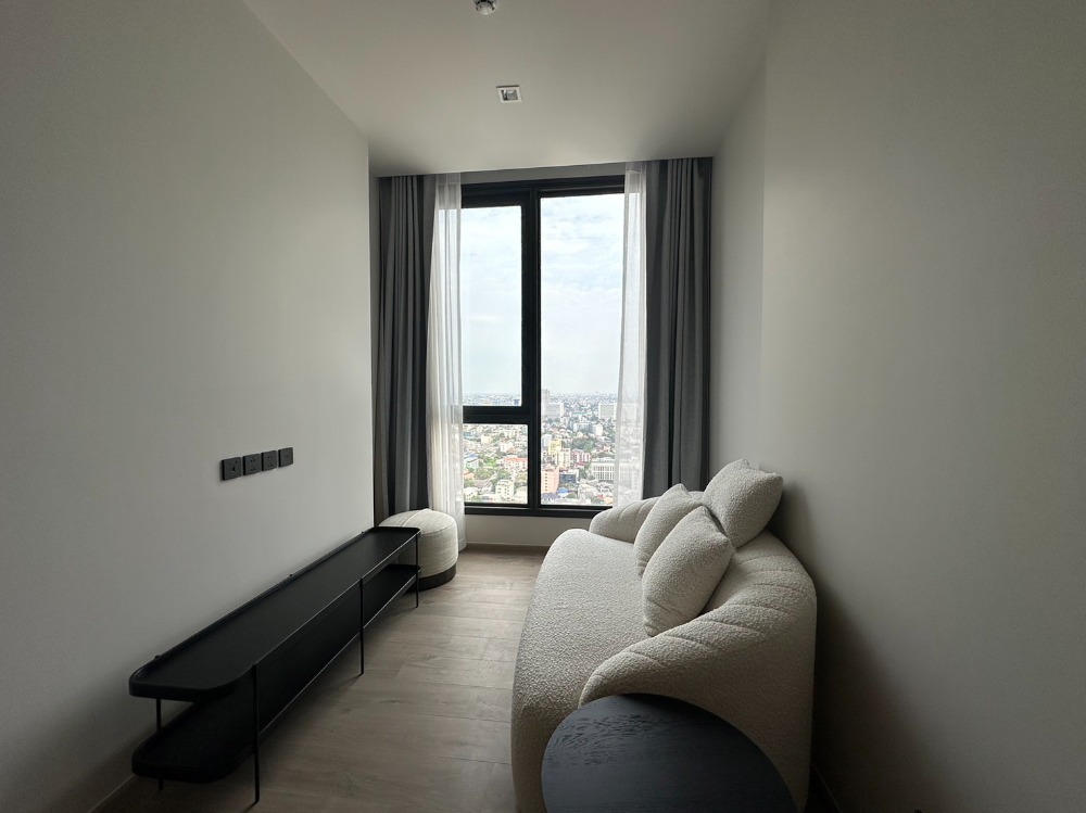 For rent 1 bedroom ready to move in at The crest park residences