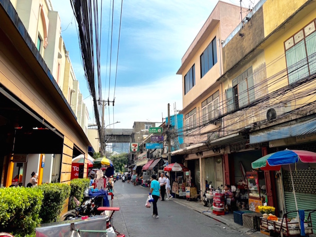 Commercial building, 2 units, 23 sq m, Victory Monument area. Enter Soi Phahonyothin 1 (Soi Luecha) for 50 meters. Business location, earning income from collecting rent next to the building. Near Phyathai 2 Hospital, near the expressway, near BTS Sanam P Commercial building, 2 units, 23 sq m, Victory Monument area. Enter Soi Phahonyothin 1 (Soi Luecha) for 50 meters. Business location, earning income from collecting rent next to the building. Near Phyathai 2 Hospital, near the expressway, near BTS Sanam P