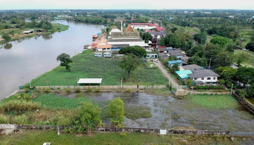 Waterfront land for sale, Ngio Rai Subdistrict, Nakhon Chai Si District, Nakhon Pathom Province, 3 plots, total 3 rai 3 ngan 12 sq m.