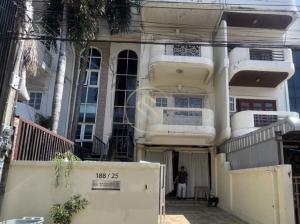 Urgent sale, photography studio It is a 3-story townhome, Soi Village, Lat Phrao 84, Soi Lat Phrao 84. Suitable for studios, offices, offices and residences.