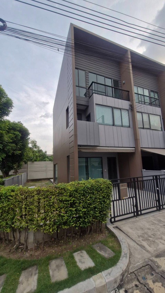 3-story townhome for sale 🏚 behind edge 40 wa @The Era Baan Klang Muang Pinklao - Charan🐶🐱🌈