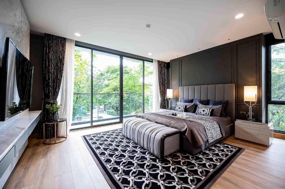 ● Nice decoration ● 0++ floor | 4 bedrooms 200.00 sq.m. | Condo Near Habito Mall 2 mins, Bangkok Prep International School 2 mins, BTS Phra Khanong station 8 mins