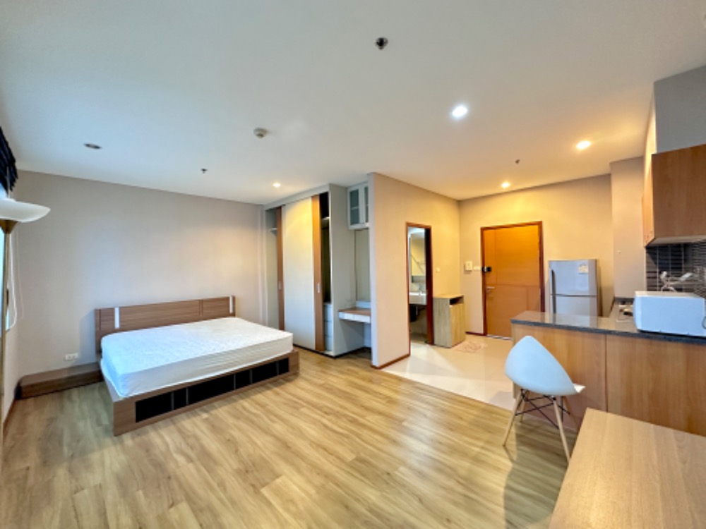 Villa Sathon () Villa Sathon ()