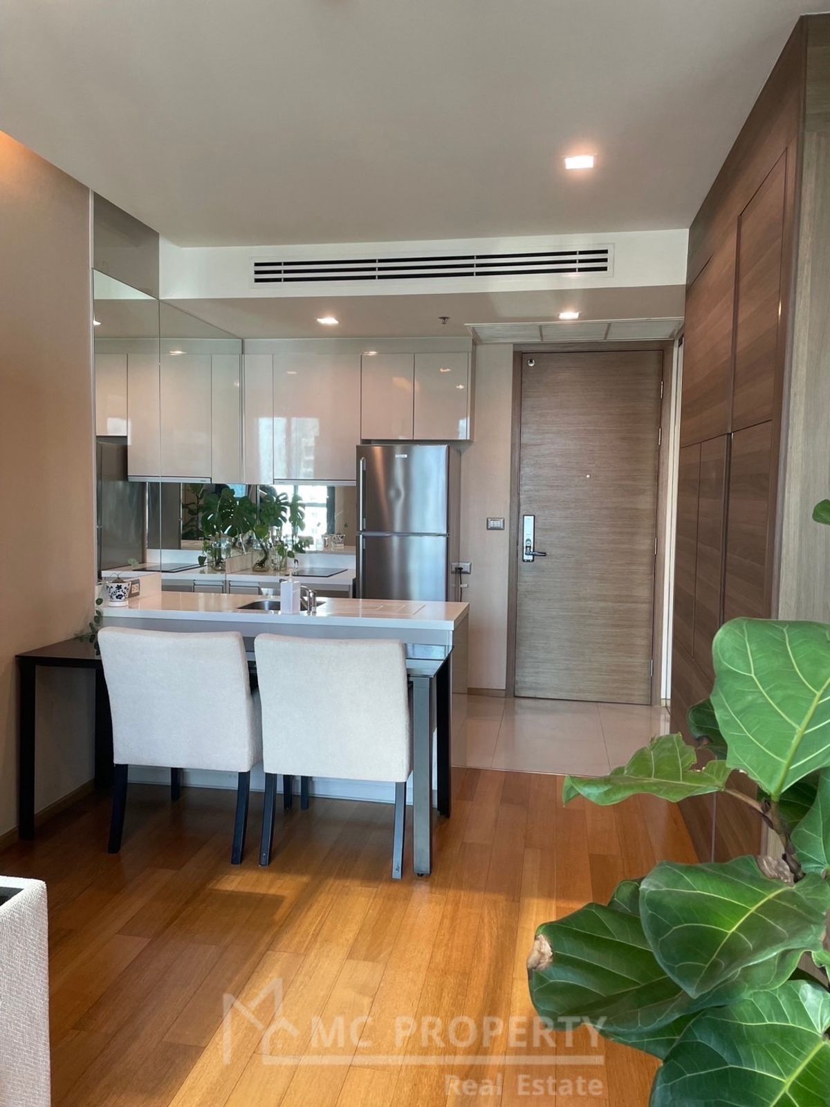 Address Sathorn 46sqm 1 bedroom 20++ floor Mahanakorn view for rent only 30,000 per month please contact 0816878954