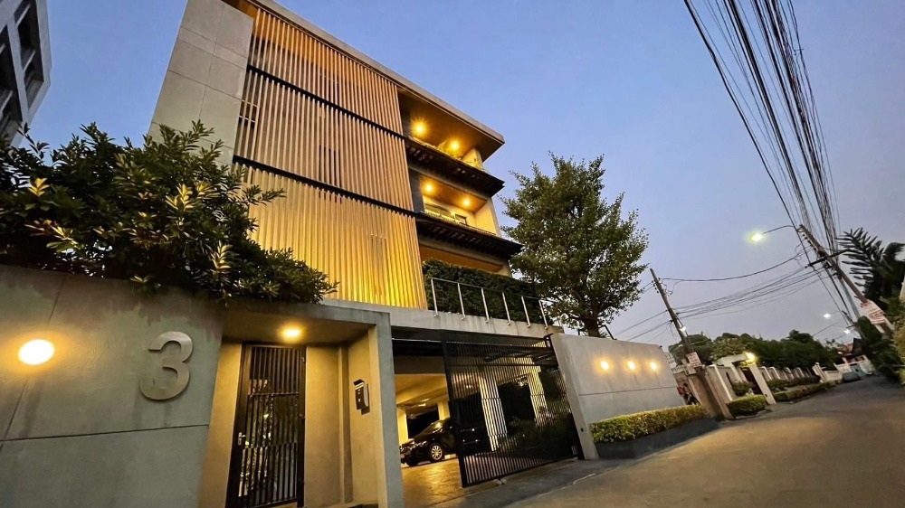 ♦ บ้านเดี่ยวย่านสุขุมวิท ♦ 5 ชั้น 6 ห้องนอน | 153.00 ตร.ว. พร้อมสระว่ายน้ำ ลิฟต์ส่วนตัว | ใกล้ BTS พระโขนง, Stonegoat Climbing Gym – รูปที่ 2