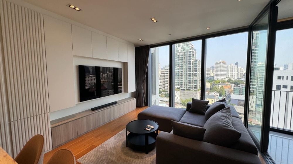 ♦ Prime Location ♦ 10+ floor 107.00 sq m. | 2 bedroom, North and East directions | Near BTS Thonglor 1 minute, BTS Phrom Phong 5 minutes, Emporium 5 minutes.