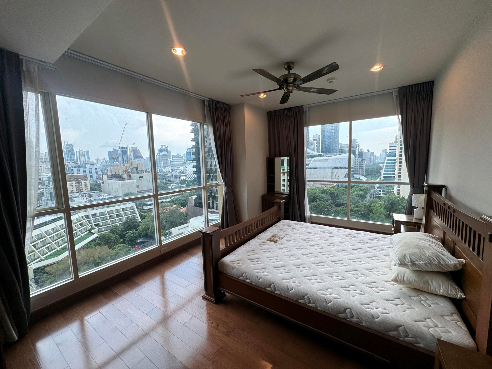 The Address Chidlom 2 bedroom 104 sqm for rent only 55,000 per month tel 0816878954 line id 0816878954