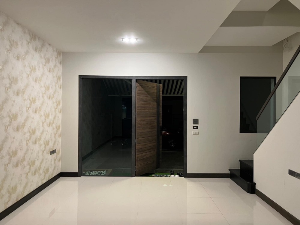 ♦ Unfurnished  ♦ ทาวน์โฮม 3 ชั้น 2 ห้องนอน | 22.30 ตร.ว. 190.00 ตร.ม. | ใกล้ Nawamin City Avenue 6 นาที, CHIC Republic 9 นาที – รูปที่ 4
