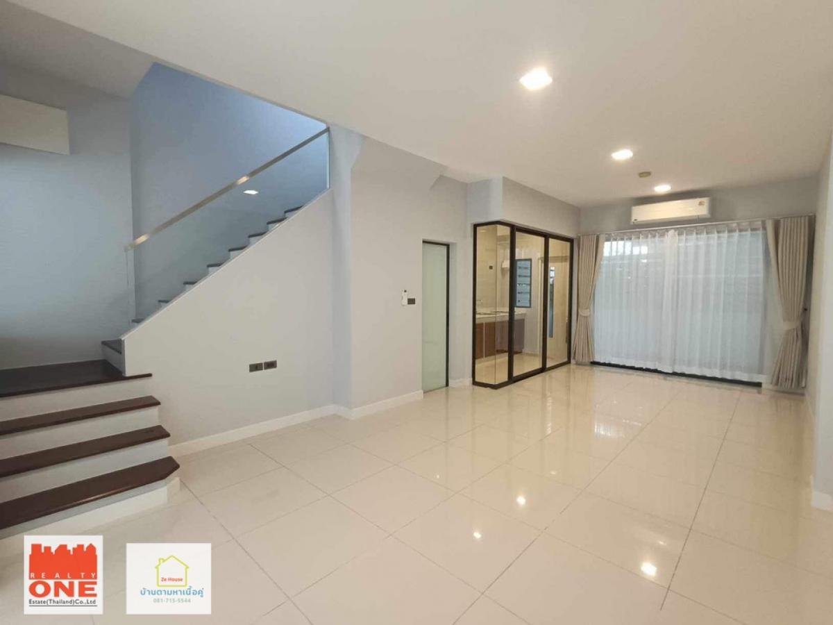 3-story townhome for rent, The Terrace Village, Soi Ramintra 65. Entrance to the Pink Line MRT alley Ramindra Station Km. 6 (entirely renovated, like getting a new house) 3-story townhome for rent, The Terrace Village, Soi Ramintra 65. Entrance to the Pink Line MRT alley Ramindra Station Km. 6 (entirely renovated, like getting a new house)
