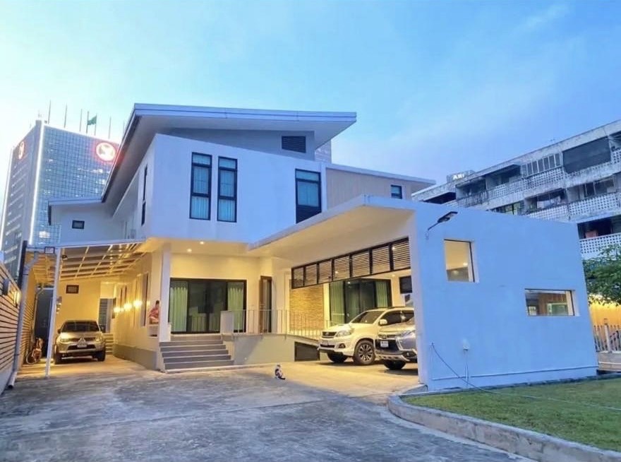 NewSingle house with land / Soi Sailom/Phahon Yothin 2-8 | 4 Parking | Near BTS Ari , Sanam Pao 2 mins, Lavilla Ari 2mins.