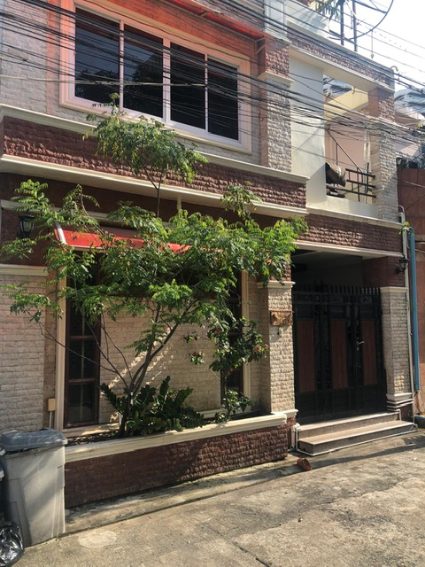 ขาย ทาวน์เฮ้าส์ 2 ชั้น 28 ตรว. @สุขุมวิท 39 ย่านพร้อมพงษ์ – รูปที่ 2